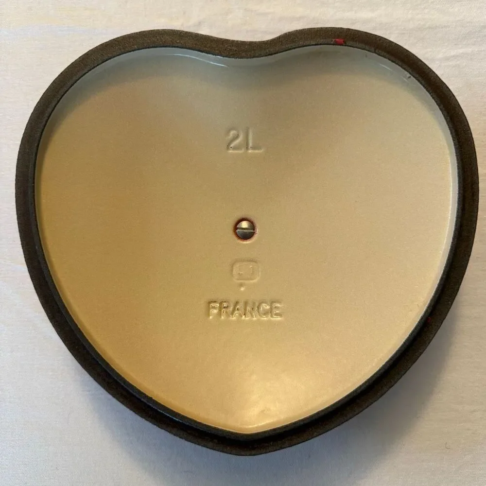 Le Creuset | Heart Shaped 2L | Cast Iron |Cocotte Dutch Oven Cerise | Red France